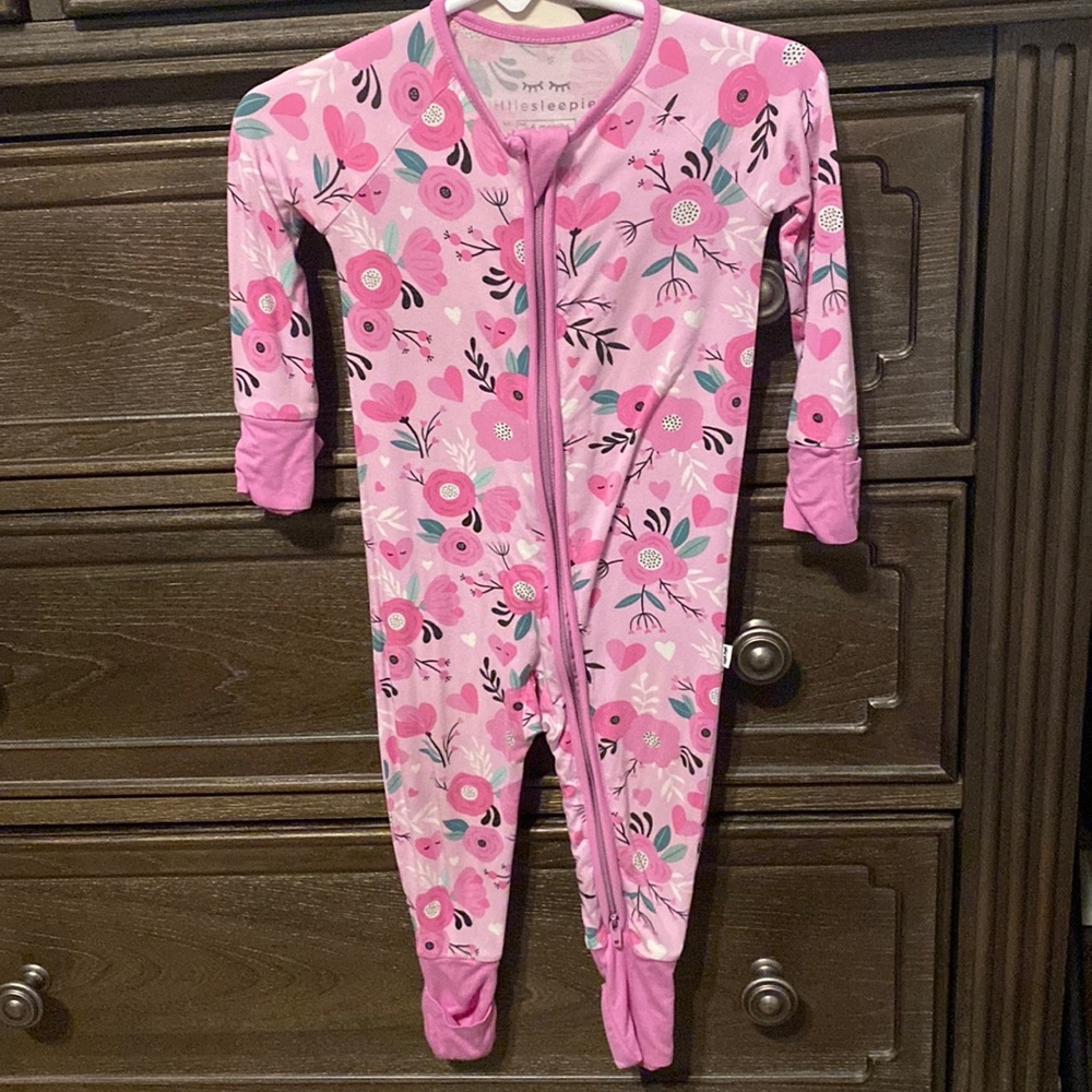 Pink little sleepies. Size 3/6 months.